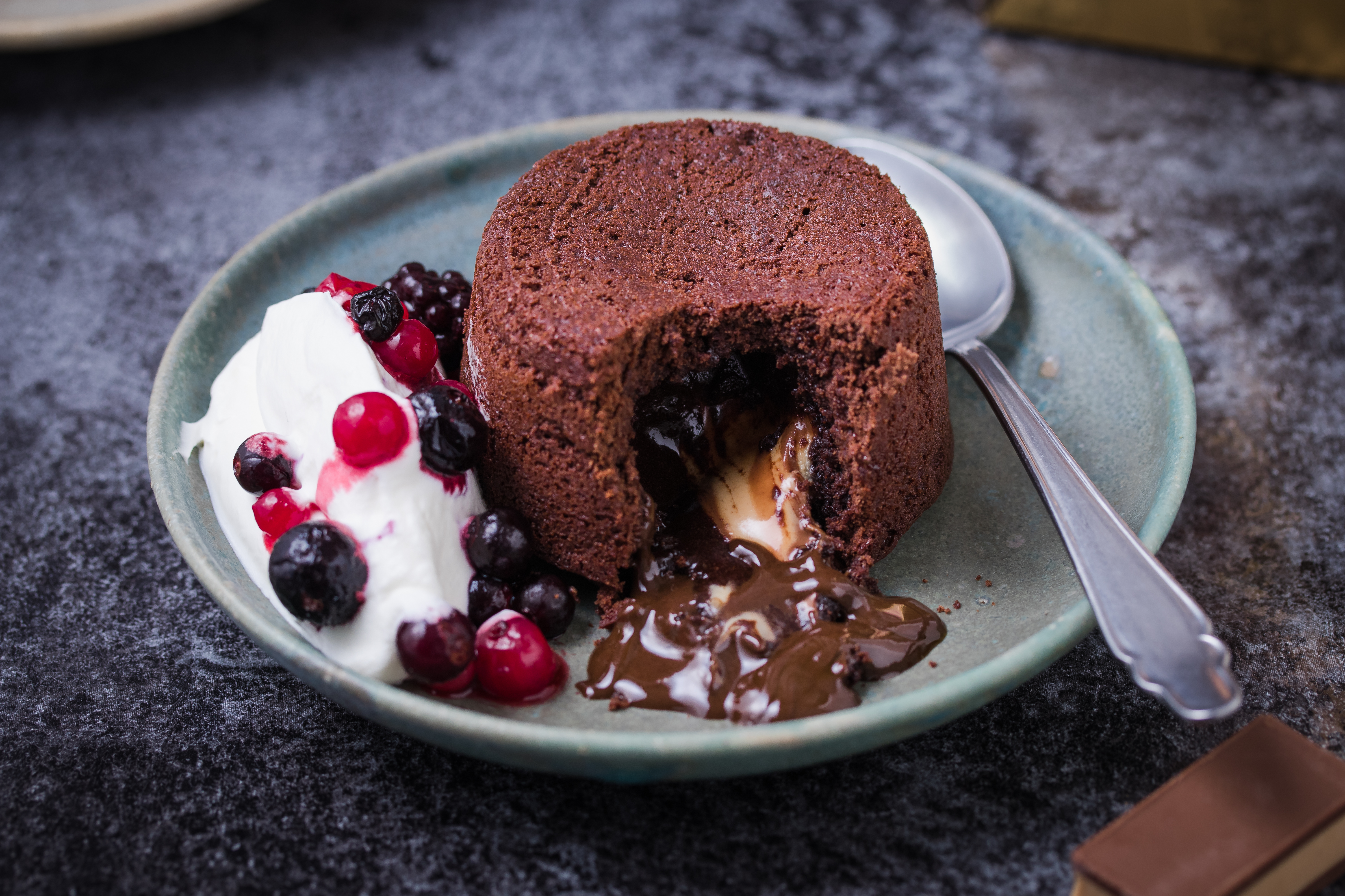 Čokoladni lava cake s Bajaderom Čokoladni lava cake s Bajaderom