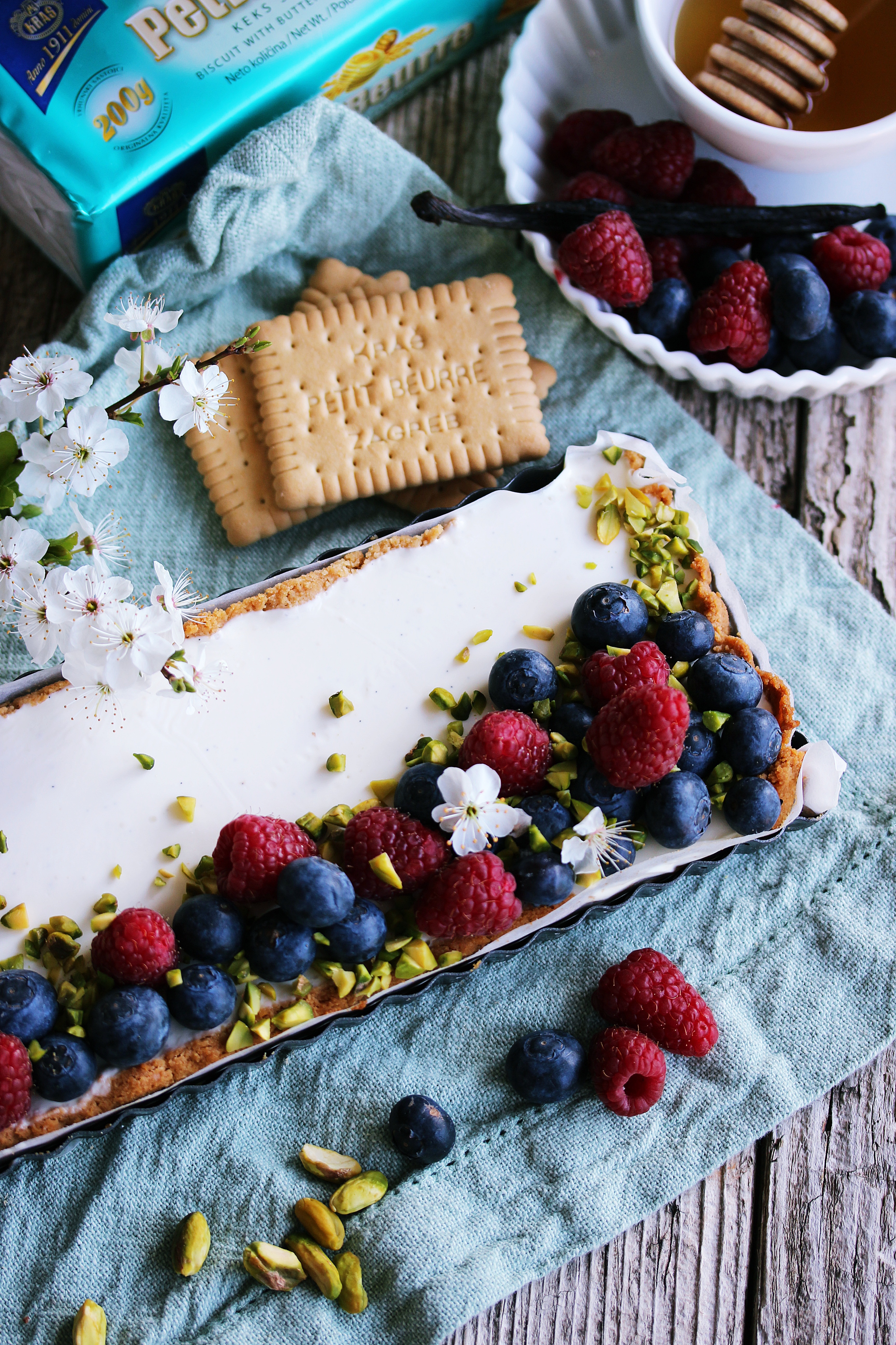 Tart s panna cottom i voćem Tart s panna cottom i voćem